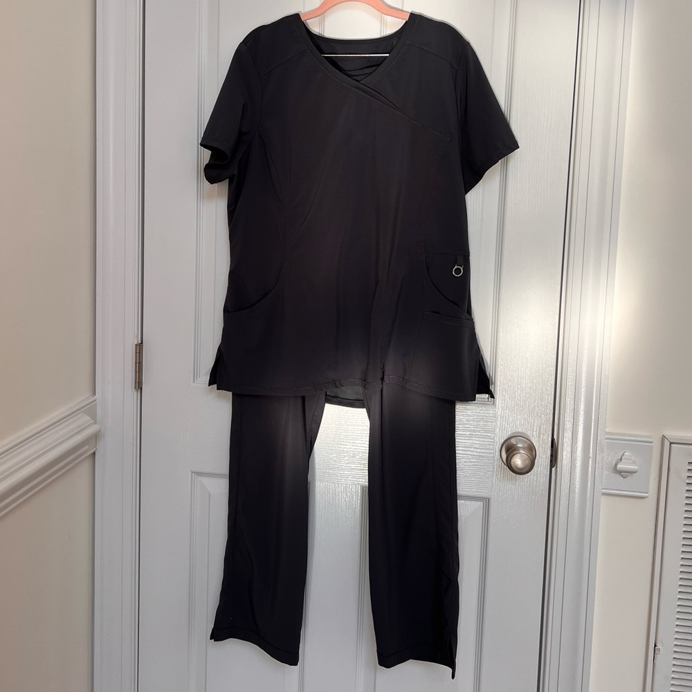 Cherokee Infinity Scrub Set